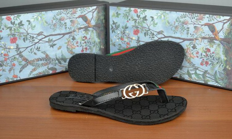Gucci Slippers Woman--067